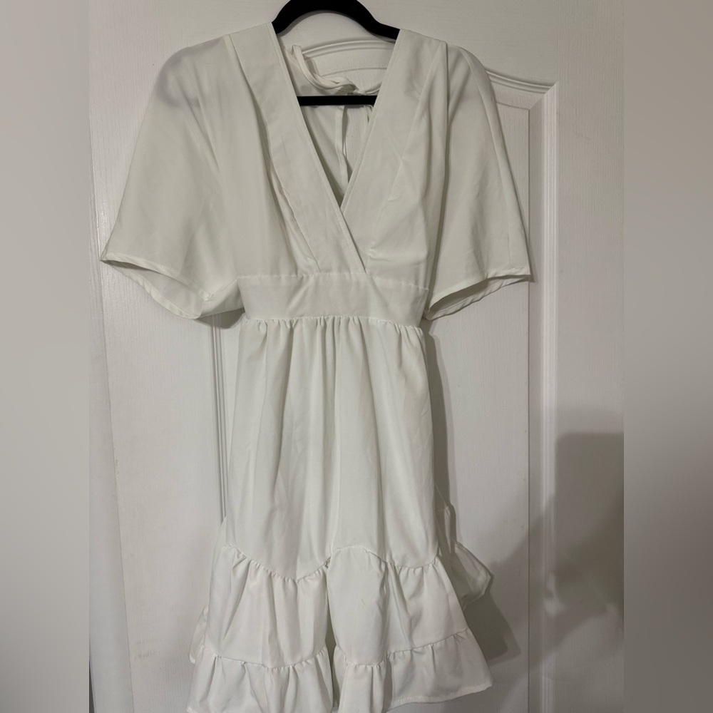 Elegant White V-Neck Mini Dress